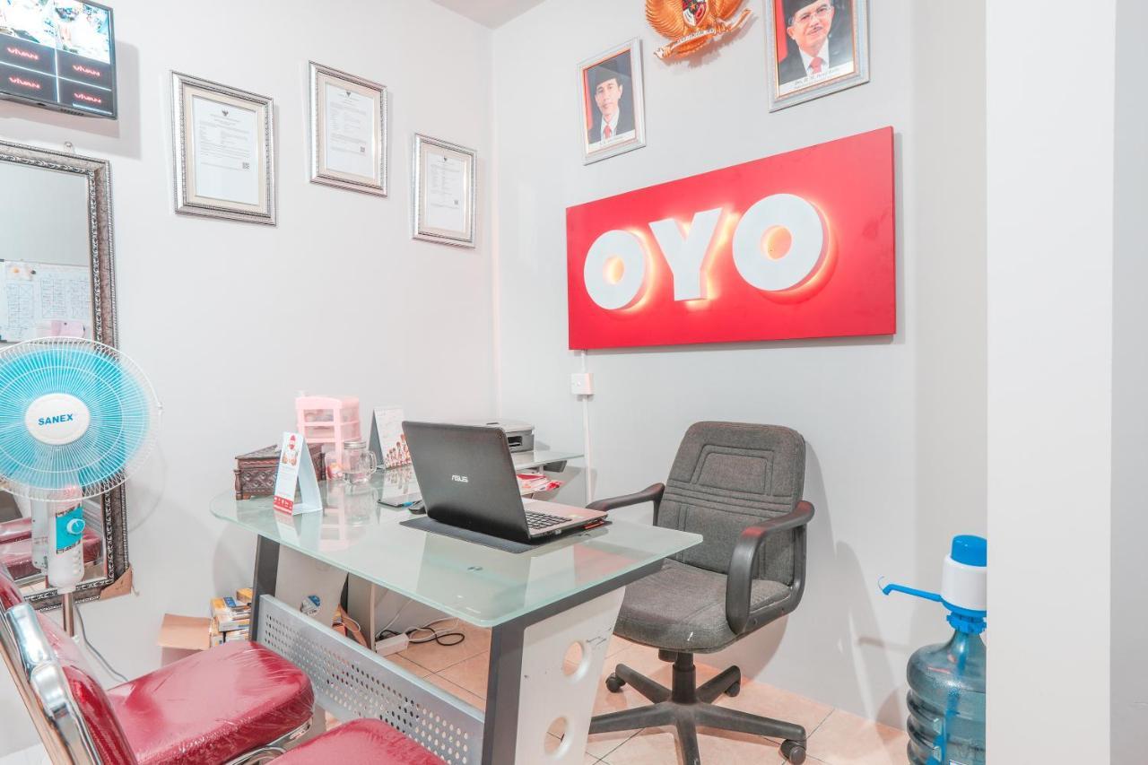 Oyo 208 G House Hotel Jakarta Buitenkant foto