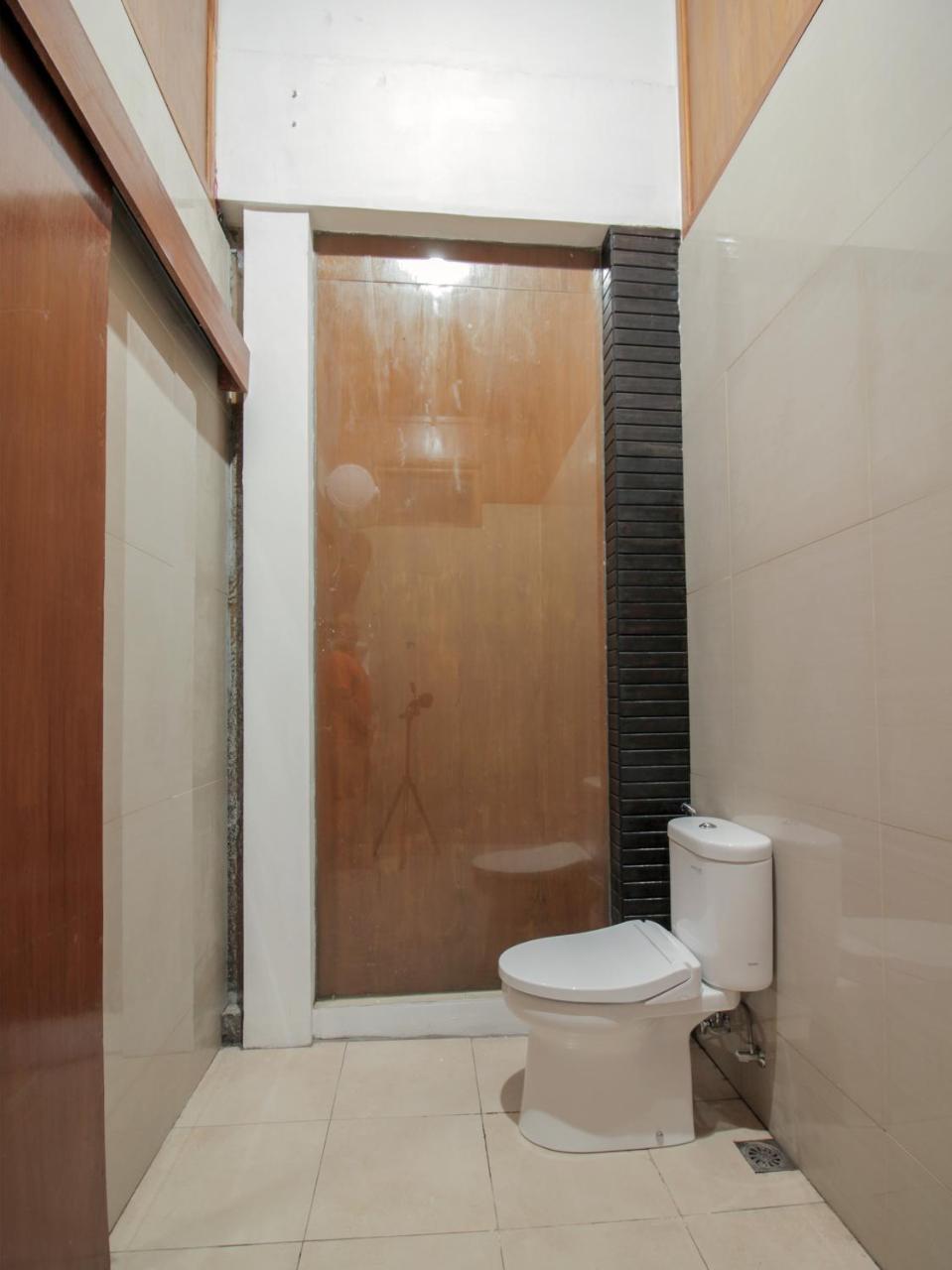 Oyo 208 G House Hotel Jakarta Buitenkant foto