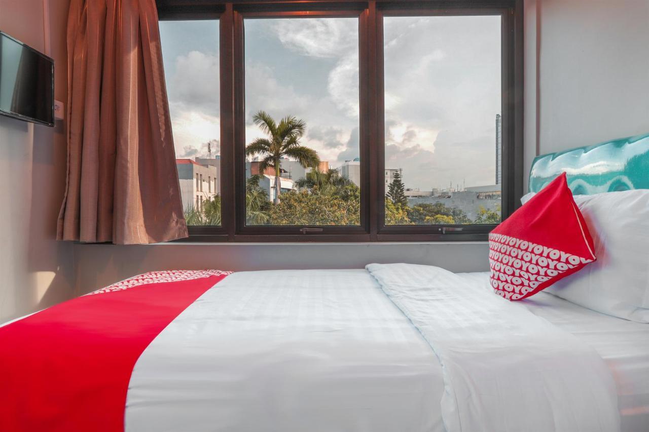 Oyo 208 G House Hotel Jakarta Buitenkant foto